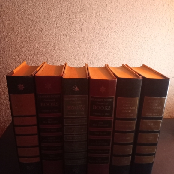 Decorative Set of 6 Hardback Stack of Reader Digest Books measures 8"x5"x2" - Picture 1 of 5